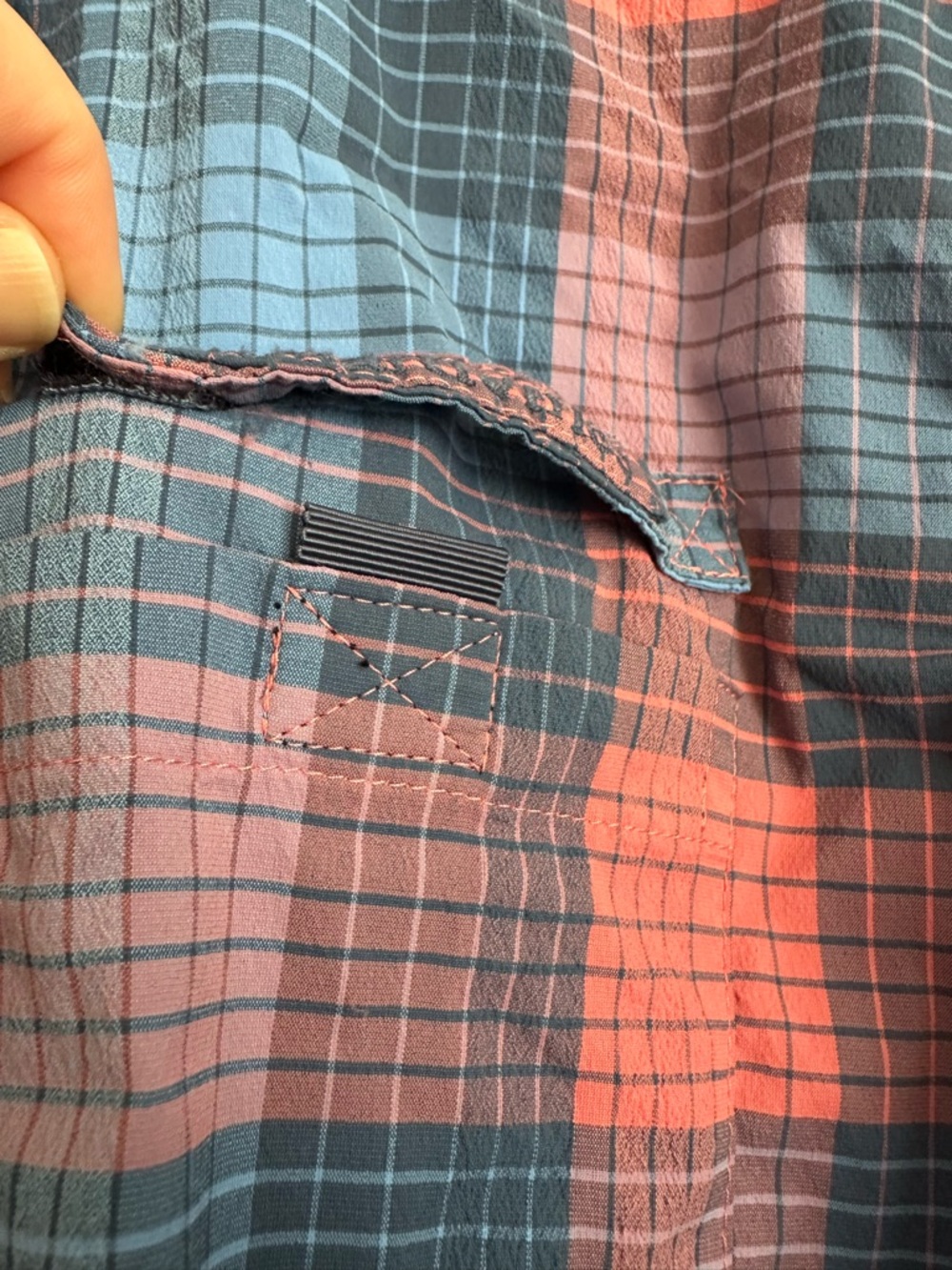 Men’s L Vineyard Vines Coral and Blue Harbor Fishing Shirt - Picture 6 of 9